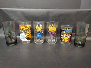 lot 541 image: Assorted Collectible Glasses