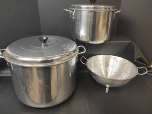 lot 578 image: Century Aluminum Ware Stock Pot, Canning Pot and Colander, including Lids