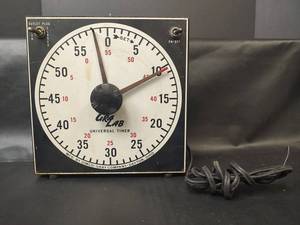 lot 589 image: Vintage Gra-Lab Universal Timer, Dark Room Timer, Model 165