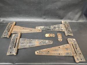 lot 619 image: Large Barn Door T Hinges and 2 Small Hinges