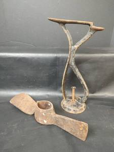 lot 621 image: Vintage Shoe Cobbler Stand and Double-Blade Hoe Ax Head
