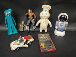 lot 624 image: Vintage Toy Lot