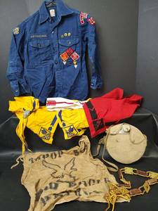 lot 632 image: Vintage BSA Cub Scouts Uniform Shirt and Neckerchief Lot with Quivira Council Slide