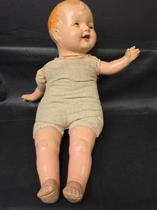 lot 644 image: Antique 1920s Baby Doll