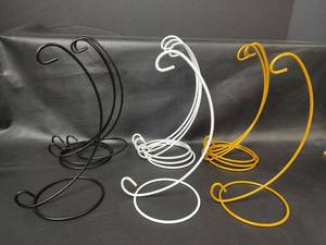 lot 667 image: NIB Curved Wire Hanging Display Stands with Round Base, Black, White and Gold