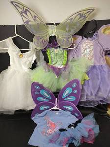 lot 685 image: Childrens Dress Up Outfits