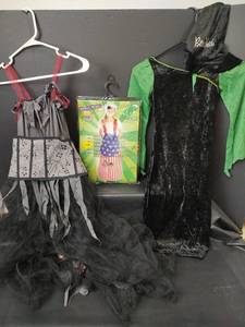 lot 686 image: Childrens Dress Up Lot