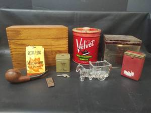 lot 708 image: Vintage Collectibles Lot