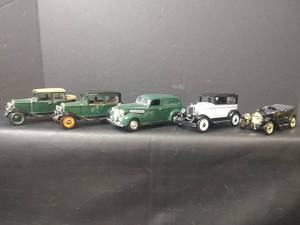 lot 717 image: Collectible Die Cast Model Car Lot