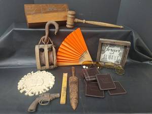 lot 722 image: Mixed Vintage Lot