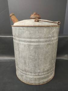 lot 723 image: Vibrate Galvanized Metal Fuel Can
