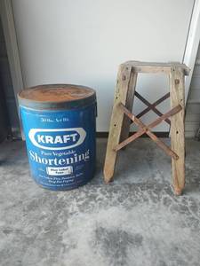 lot 808 image: Vintage Kraft Pure Vegetable Shortening Metal Tin and Wooden Stool