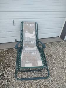 lot 821 image: Folding Gravity Reclining Outdoor Lounge Chair
