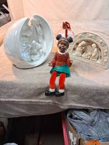lot 25 image: Ceramic Angel Egg Nativity Figurine with Relief Molded Interior