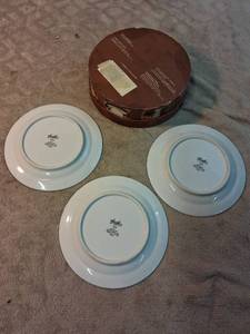 lot 28 image: American Atelier At Home Coffee Set of 4 Porcelain Canape Plates #5311-4CNP