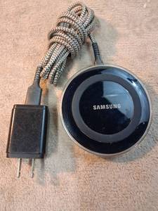 lot 30 image: Samsung Wireless Charger EP-PG920I with USB Power Adapter