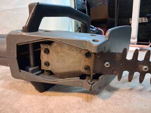 lot 36 image: Sears Craftsman Bushwacker 16-inch 2.6 Amp Electric Chainsaw