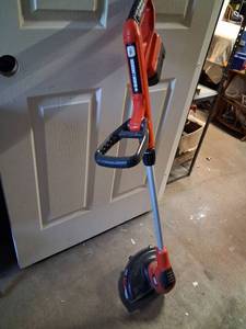 lot 39 image: Black & Decker 18V String TrimmerEdger Model TOL7009