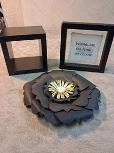 lot 52 image: Decorative Accents Lot 3 Piece Set Black Frames Flower Sculpture