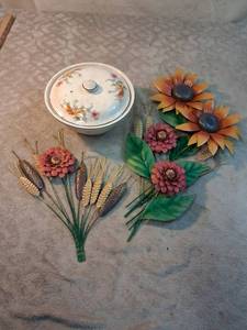 lot 54 image: Covered Bowl with Floral Design