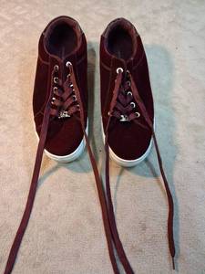 lot 80 image: Unze Aboote Lace-Up High-Top Sneakers Burgundy Pair
