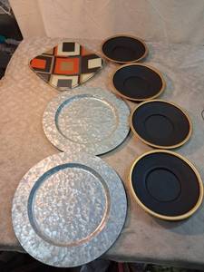 lot 87 image: Tableware Lot 2 Hammered Charger Plates 13in, 4 Black Saucers, 1 Geometric Platter