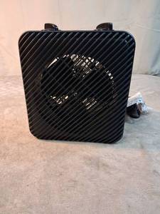 lot 102 image: Pelonis Thermostat Space Heater with Heat Setting Control