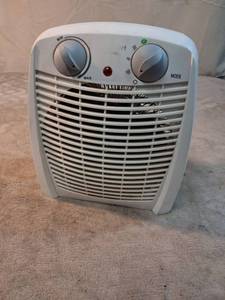 lot 103 image: Comfort Zone HEATER-FAN Model CZ645EB5 1500W
