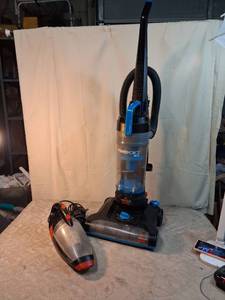 lot 106 image: Bissell PowerForce Helix Upright Carpet Cleaner