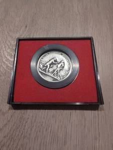 lot 518 image: Round Medal with Inscription SALUS REGIONUM SEPTENTRIONAL in Display Case