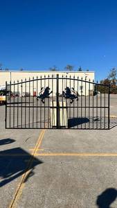 lot 87012 image: 14 Foot Bi-Parting Wrought Iron Driveway Gate (IG)