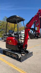 lot 90019 image: Yanmar Diesel-Powered Mini Excavator with Hydraulic Thumb (SDEE22)