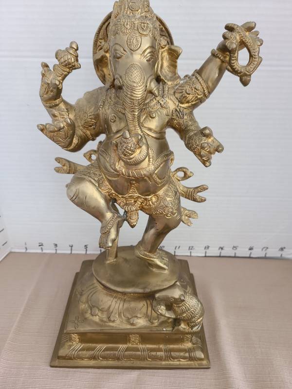 lot 1005 image: Solid brass statue of dancing Lord Ganesha, 16in tall, made in India, very heavy