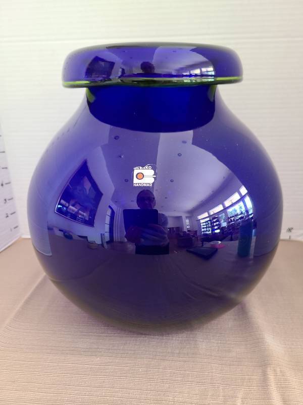 lot 1007 image: Blenko cobalt blue round vase, 11in tall, 11in diam.