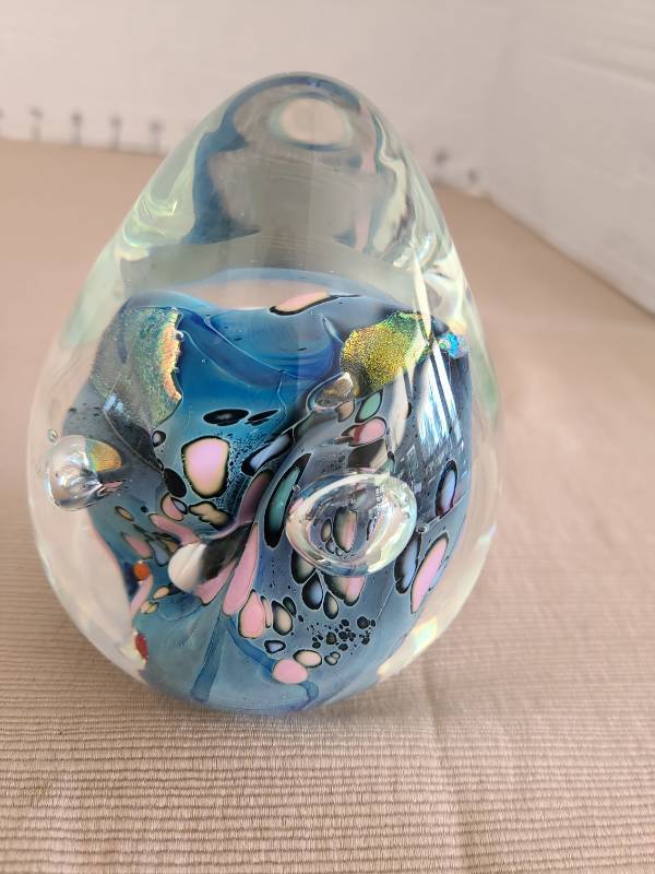 lot 1011 image: Rollin Karg signed hand-blown studio art glass paperweight, 4.5in tall