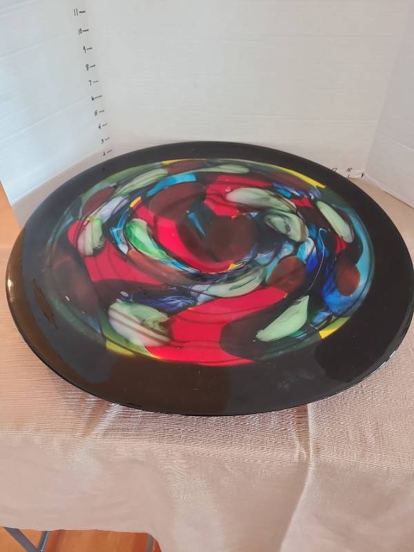lot 1016 image: Hand blown glass art studio shallow center bowl, 22in diam, 2in tall, mounted on wooden base