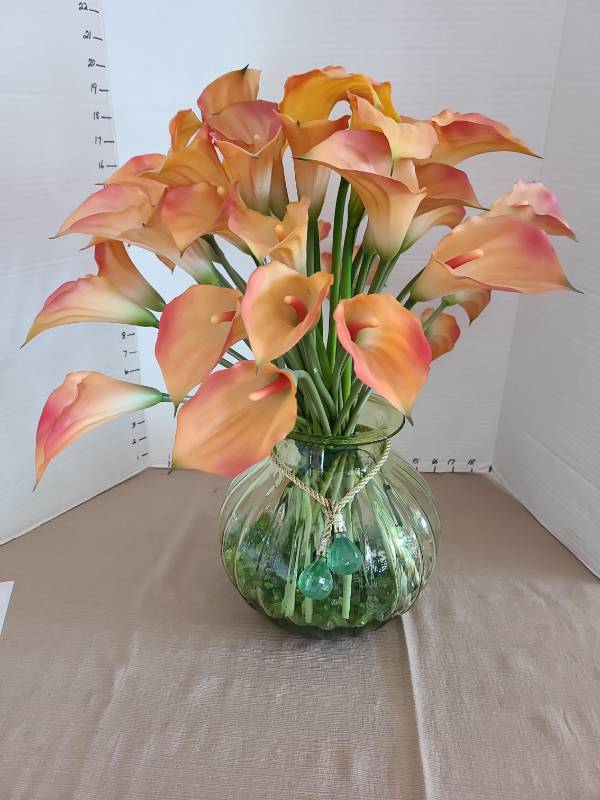 lot 1023 image: Faux Calla Lilly arrangement in green glass vase, 20in tall