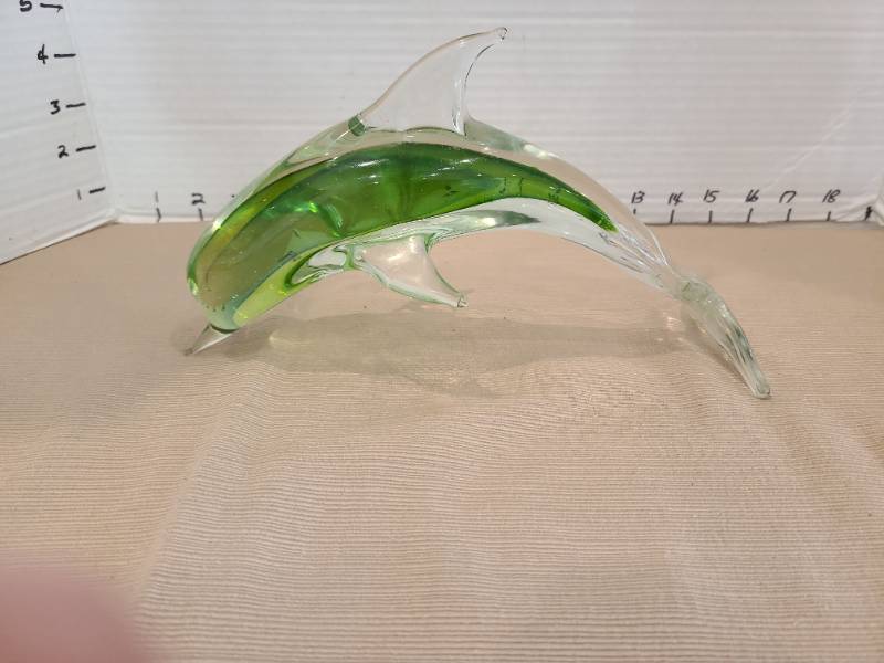 lot 1035 image: Art glass dolphin sculpture, 9.5in long
