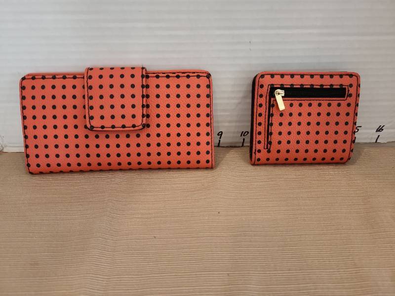 lot 1036 image: Fossil wallets, qty. 2, never used