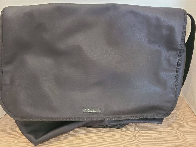 lot 1038 image: Kate Spade New York Messenger Bag