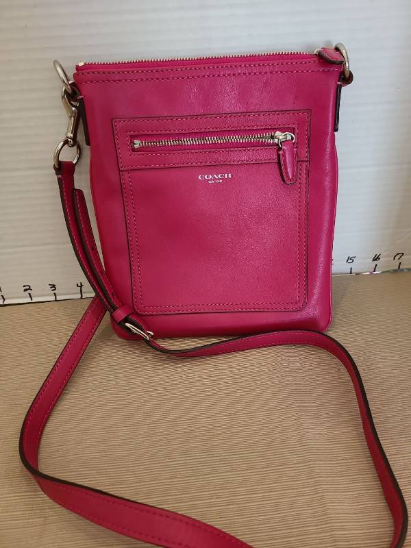 lot 1040 image: Coach New York Crossbody Bag, bright pink