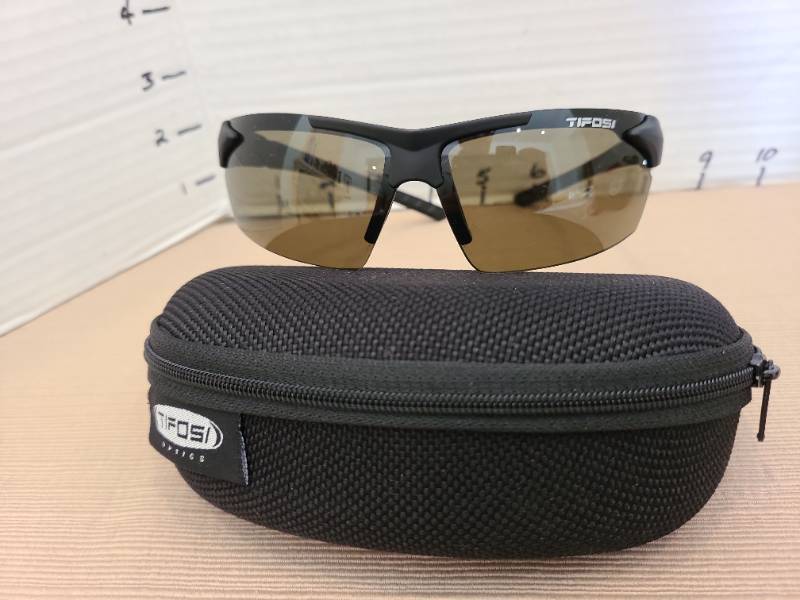 lot 1044 image: Tifosi sunglasses with case and sleeve