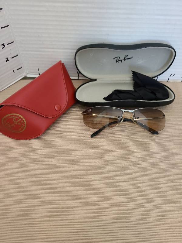 lot 1051 image: Ray-Ban sunglasses and 2 cases