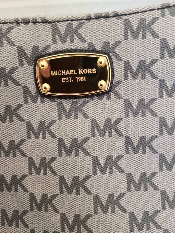lot 1056 image: Michael Kors purse and a Coach storage bag