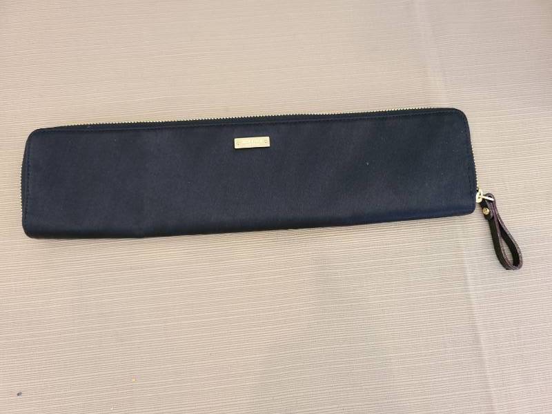 lot 1057 image: Kate Spade zippered clutch in black