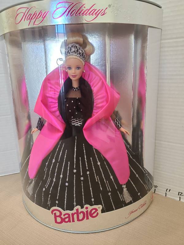 lot 1058 image: Barbie Happy Holidays Doll Special Edition 1998 20200