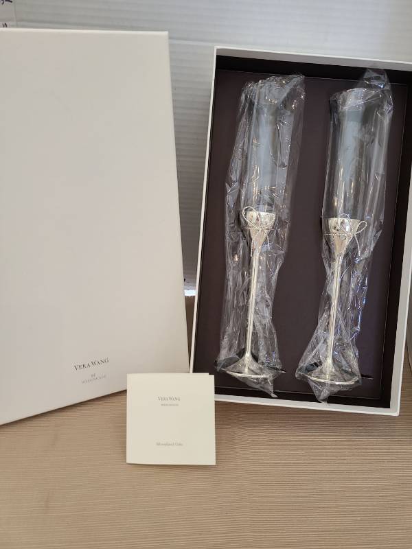 lot 1060 image: Vera Wang by Wedgwood silverplated toasting flutes, NIB