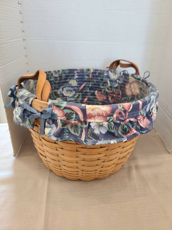 lot 1068 image: Longaberger Handwoven Basket with Fabric Liner and Handles, 9x13.5