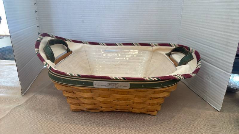 lot 1070 image: Longaberger 2005 Christmas Collection Silver Bells Basket 4x11x12