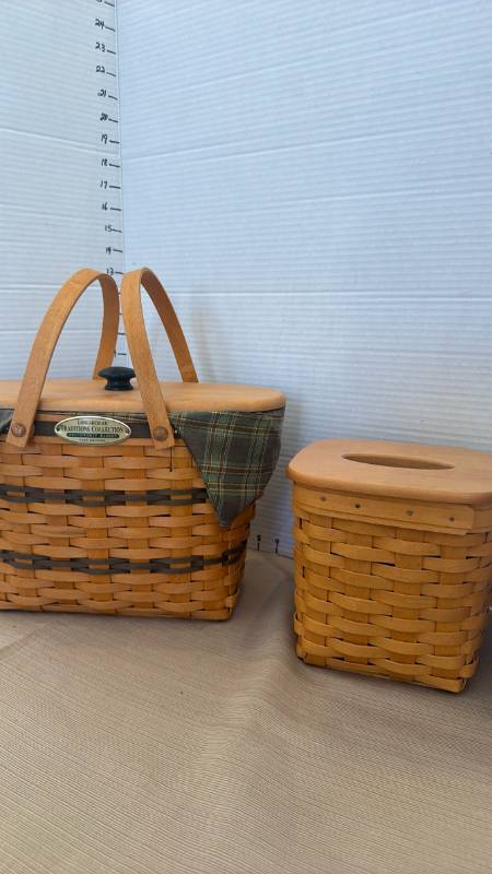 lot 1074 image: Longaberger Traditions Collection Fellowship Basket 1997 Edition with Lid and tissue basket